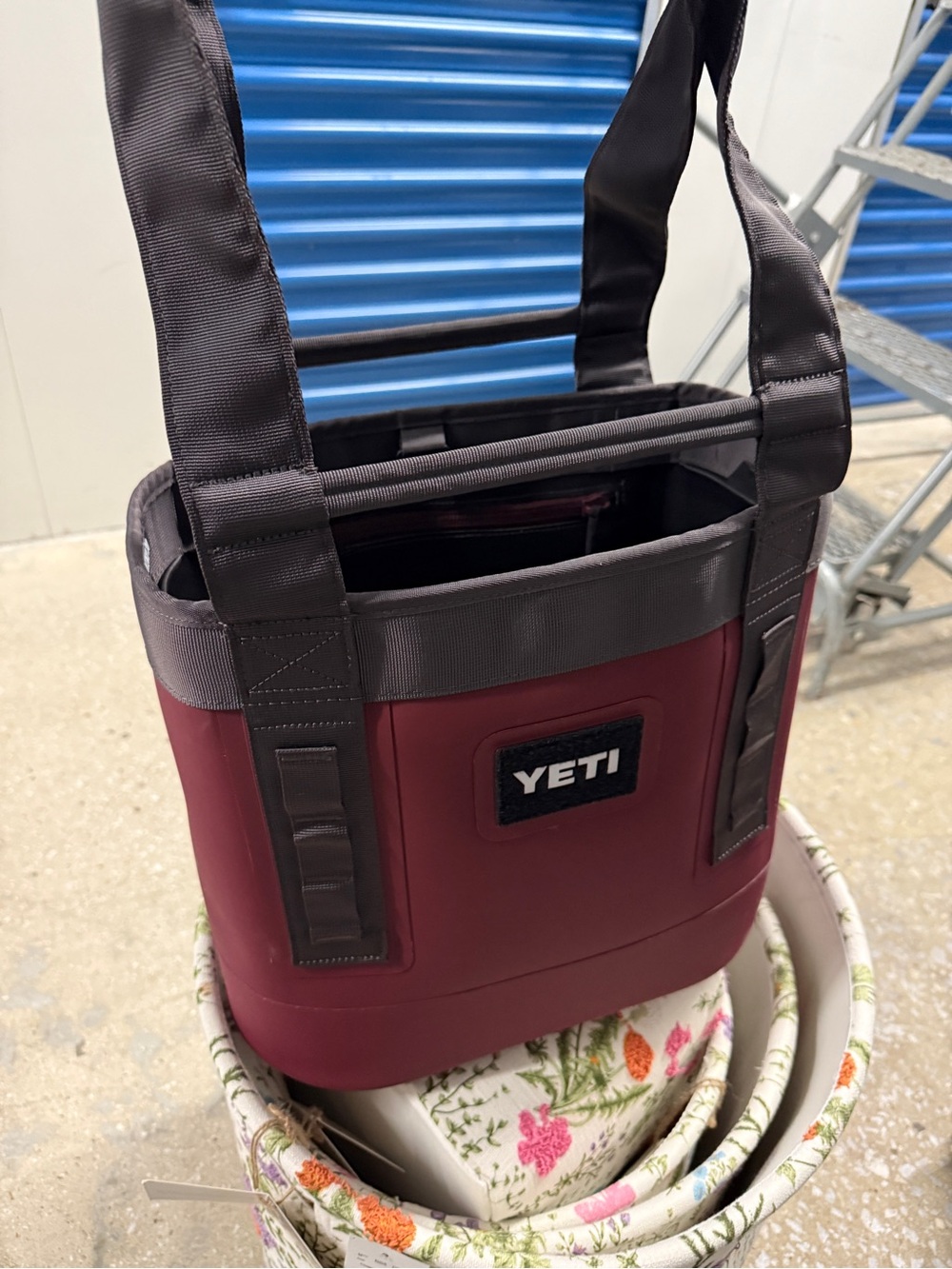 Yeti Camino 20 NWT - Vine Red